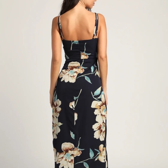 Draw You Close Navy Blue Floral Sleeveless Surplice Midi Dress - Picture 2 of 8